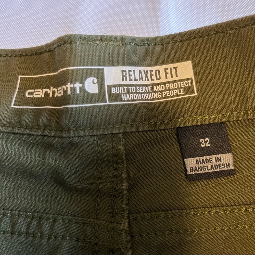 Men's Carhartt BS2747-M Green Cargo Shorts EUC - Picture 2 of 5